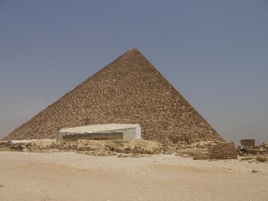 永大供養墓ではないピラミッド
