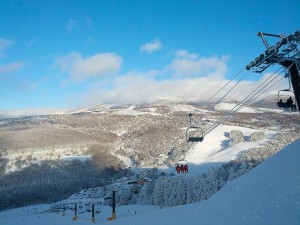 大雪にオープンするスキー場