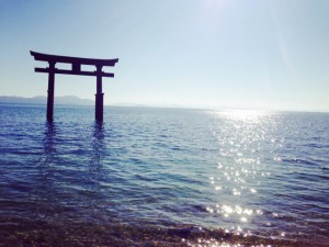 滋賀県　琵琶湖　鳥居　白鬚神社