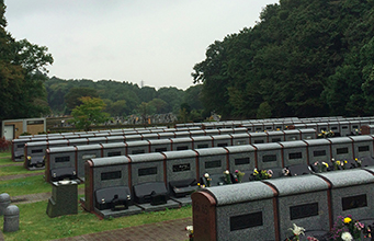 早野聖地霊園　墓地　霊園　お墓　墓石　木々