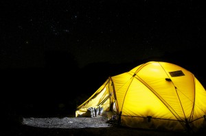 テント　夜中　キャンプ　ランプ